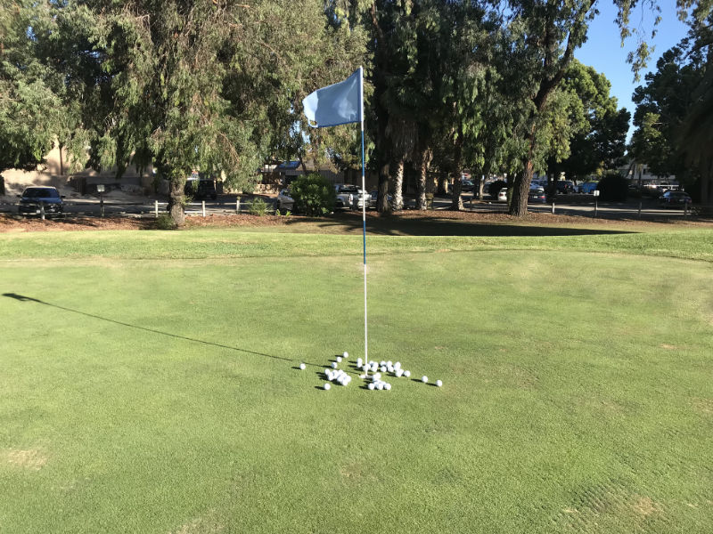 golf-chip-practice-grouping